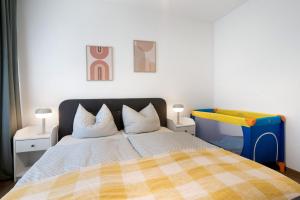a bedroom with a bed and a play table at Ferienwohung Finsterwalde in Finsterwalde