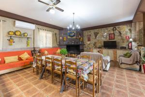 a living room with a table and a couch at Capricho in Cieza