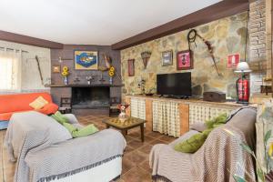 a living room with two couches and a tv at Capricho in Cieza