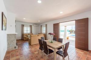 a dining room with a table and chairs at Casa Brisa del Valle in Seville