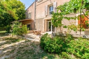 an exterior view of a house with a yard at Mas Saint Louis in Avignon