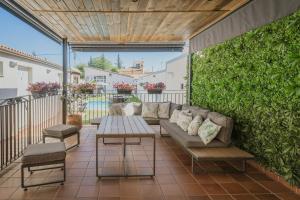 a patio with a couch and a table at La Antigua Taberna - Nieva in Nieva