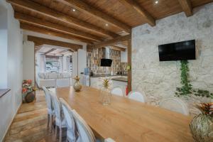 a dining room with a wooden table and chairs at La Antigua Taberna - Nieva in Nieva