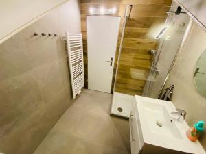 a bathroom with a sink and a shower and a mirror at Friedrichshafen im Grünen genießen in Friedrichshafen +19 photos