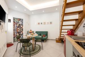a kitchen and dining room with a table and chairs at Casa Nica Nica in Palermo