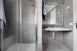 a bathroom with a shower and a sink at Casa Auxilia in Araya