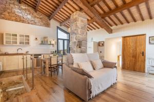 a living room with a couch and a kitchen at Cantó el Sech in Montoliu de Segarra