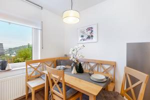 a dining room with a table and chairs and a window at Ferienwohnung Kraus in Katzenbach