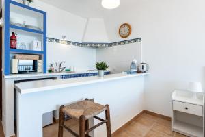 a kitchen with a counter and a stool at Ventana al mar in Fuengirola