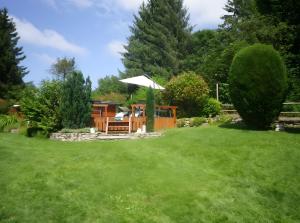 a gazebo with an umbrella in a yard at Gîte Champêtre, Tout Confort in Saint-Éloy-la-Glacière +11 photos