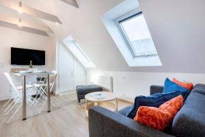 a living room with a couch and a table at Ty Sterenn - 400m de la plage in Le Guilvinec