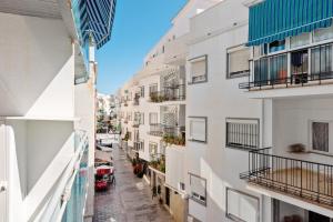 a view of an alley between two buildings at Plata Centro in Torremolinos