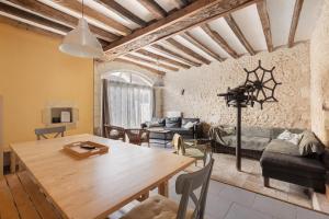 a living room with a table and a dining room at Le Pressoir Gîte 8 Pers in Saint-Georges-sur-Cher