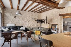 a living room with a couch and a table at Le Pressoir Gîte 8 Pers in Saint-Georges-sur-Cher