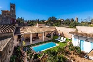 an aerial view of a house with a swimming pool at Cas Padri Teco in Ariany