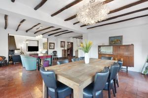 a dining room with a wooden table and chairs at Sonho No Mondego in Penacova