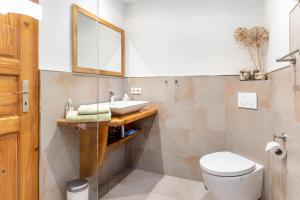 a bathroom with a sink and a toilet at Ferienwohnung Am Schleifenbach 2 in Saalfeld