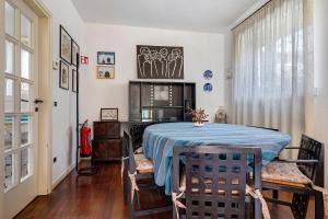 a dining room with a blue table and chairs at Villa Ottaviano By Immobilux in Arco