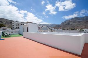 a view of the city from the roof of a house at El Rincón de Mónica in Agaete