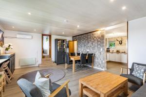 a living room with a table and chairs and a kitchen at Perle am Pön in Medebach