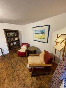 a living room with a couch and a table at Thum'scher Hof in Ortenberg
