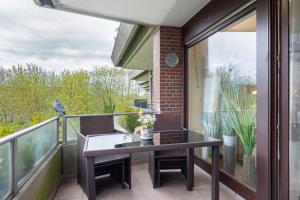 a balcony with a table and chairs and a bird on it at Apartment Seeadler in Butjadingen