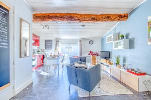a living room with a couch and a table at Sur La Route Des Vins - Libourne in Libourne