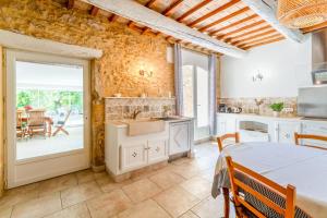a kitchen and dining room with a table at La Velle in Mornas