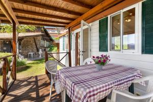 a table on the front porch of a house at Camping Royal in Pettenasco
