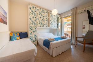 a bedroom with a bed and a couch and a chair at Appartamento Vacanza Gliaca in Piraino