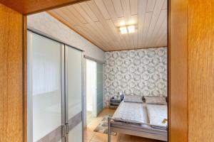 a room with a bed and a sliding glass door at Ferienwohnung Klug in Haintchen