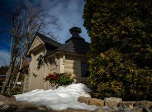 a small house with snow in front of it at Atemlos in Ibach