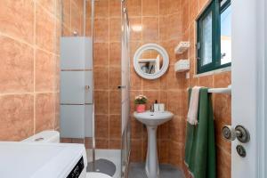 a bathroom with a shower and a sink at Casa Da Quelha in Armamar +20 photos