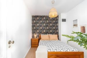 a bedroom with a bed and a wall at Casa Da Quelha in Armamar