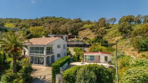 an aerial view of a house at Villa Palmier avec piscine in Roquebrune-sur-Argens
