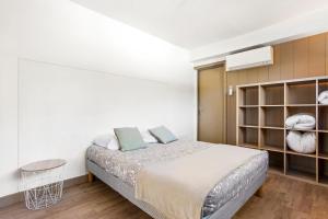 a bedroom with a large bed and shelves at Villa Palmier avec piscine in Roquebrune-sur-Argens +32 photos