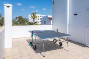 a ping pong table on top of a patio at Villa Beatriz in Cala d´Or