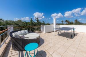 a patio with a table and chairs on a balcony at Villa Beatriz in Cala d´Or