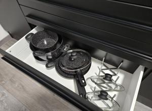 a group of pots and pans sitting on a stove at Relax in der Röntgenstadt in Remscheid
