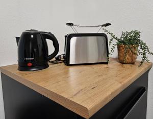 a black toaster sitting on top of a wooden table at Relax in der Röntgenstadt in Remscheid +15 photos