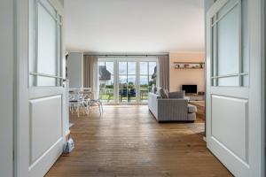 an open living room with a couch and a table at Maison Mer Baltique in Dranske