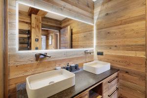 a bathroom with a sink and a mirror at Chalet G2 in Les Angles +37 photos
