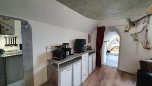 a kitchen with a counter top with a microwave at Ferienwohnung Hiddenseeblick 1 in Dranske