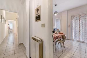 a hallway with a table and a dining room at Casa Rosso Melograno in Alassio