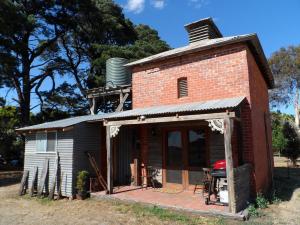 Gallery image of Grampians Historic Tobacco Kiln in Moutajup
