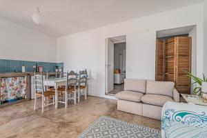 a living room with a couch and a table at Calçada in Alcácer do Sal