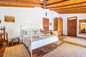 a bedroom with a bed and a wooden ceiling at Ca'n Blanch in Biniamar