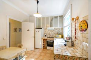 a kitchen with a table and a counter top at Villa Eole - plein centre Hossegor in Soorts-Hossegor +27 photos