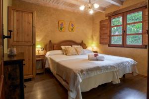 a bedroom with a large bed in a room at El Pajariel ll in Valdecañada