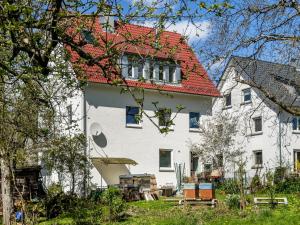 a large white house with a red roof at Ferien am Lipbachpark in Friedrichshafen